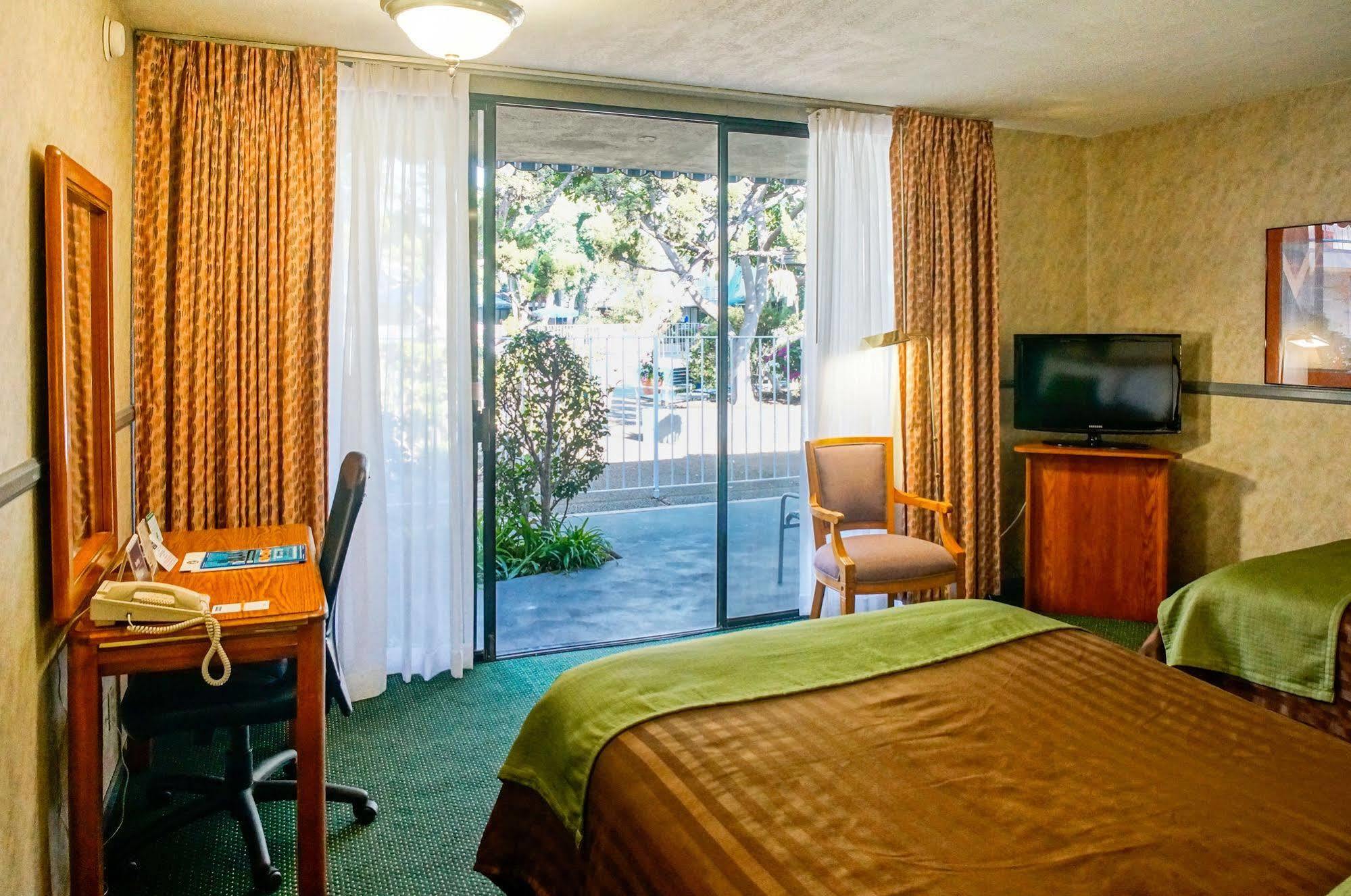 Travelodge Hotel At Lax Los Angeles Exterior photo